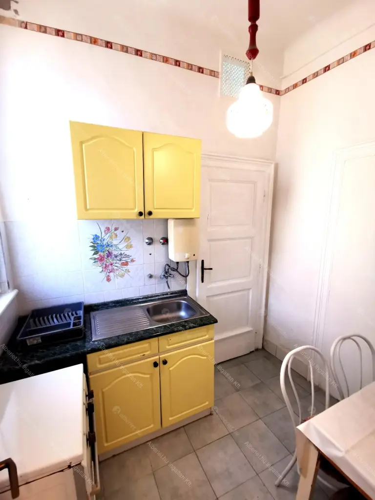 Kiadó albérlet 240000 Ft/hó áron: Budapest, VII. kerület  Károly körút. Mérete: 42 nm, 1 szobás | Alberlet.hu - 6693940