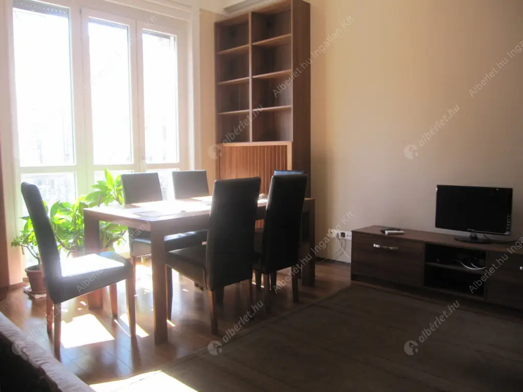 Kiadó albérlet 270000 Ft/hó áron: Budapest, VII. kerület  Károly körút. Mérete: 44 nm, 1 szobás | Alberlet.hu - 6618151