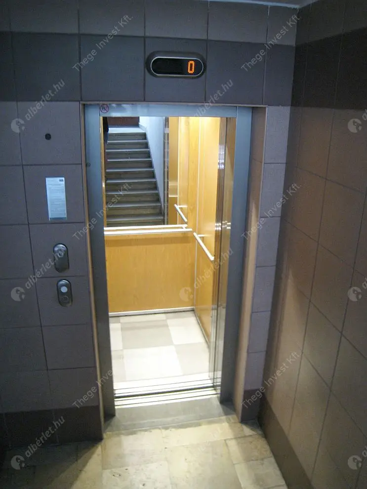 Kiadó albérlet 320000 Ft/hó áron: Budapest, VII. kerület  Károly körút. Mérete: 60 nm, 1 szobás | Alberlet.hu - 6521871