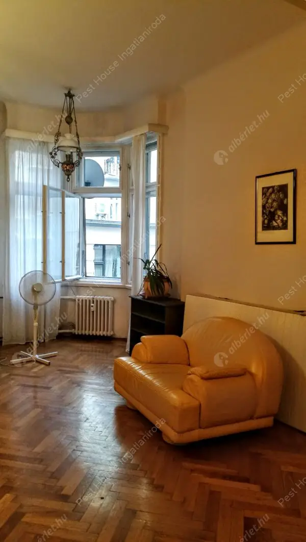 Kiadó albérlet 325000 Ft/hó áron: Budapest, VII. kerület  Károly körút. Mérete: 74 nm, 2 szobás | Alberlet.hu - 6492687