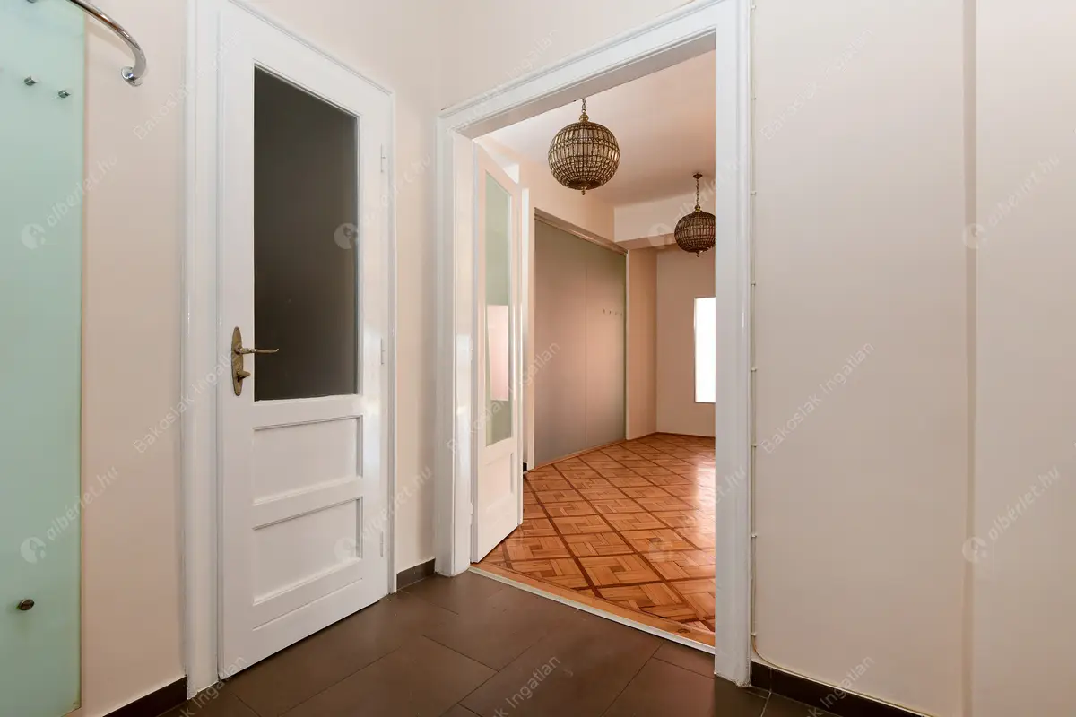 Kiadó albérlet 388000 Ft/hó áron: Budapest, VII. kerület  Károly körút. Mérete: 90 nm, 2 szobás | Alberlet.hu - 6424566