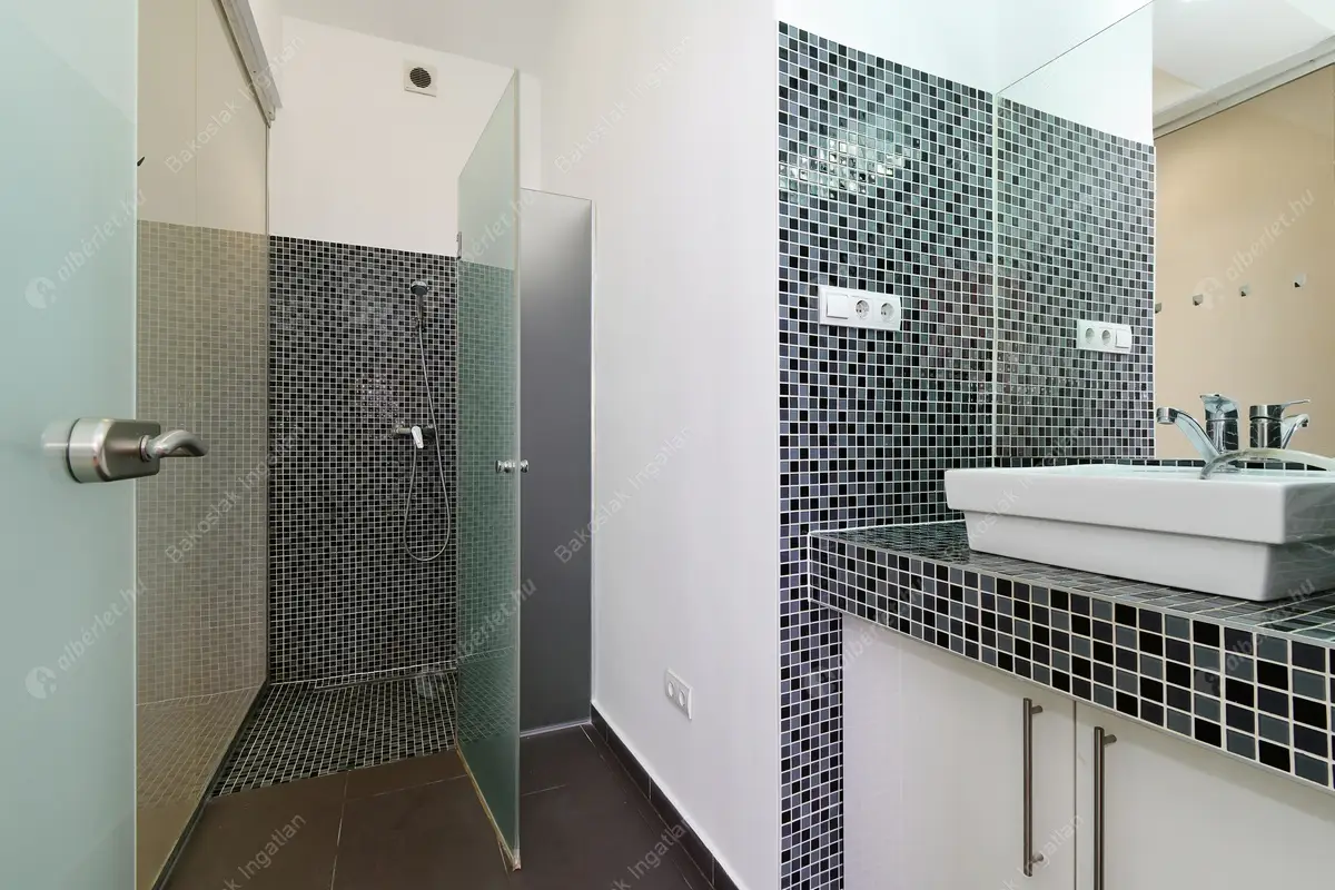 Kiadó albérlet 388000 Ft/hó áron: Budapest, VII. kerület  Károly körút. Mérete: 90 nm, 2 szobás | Alberlet.hu - 6424574