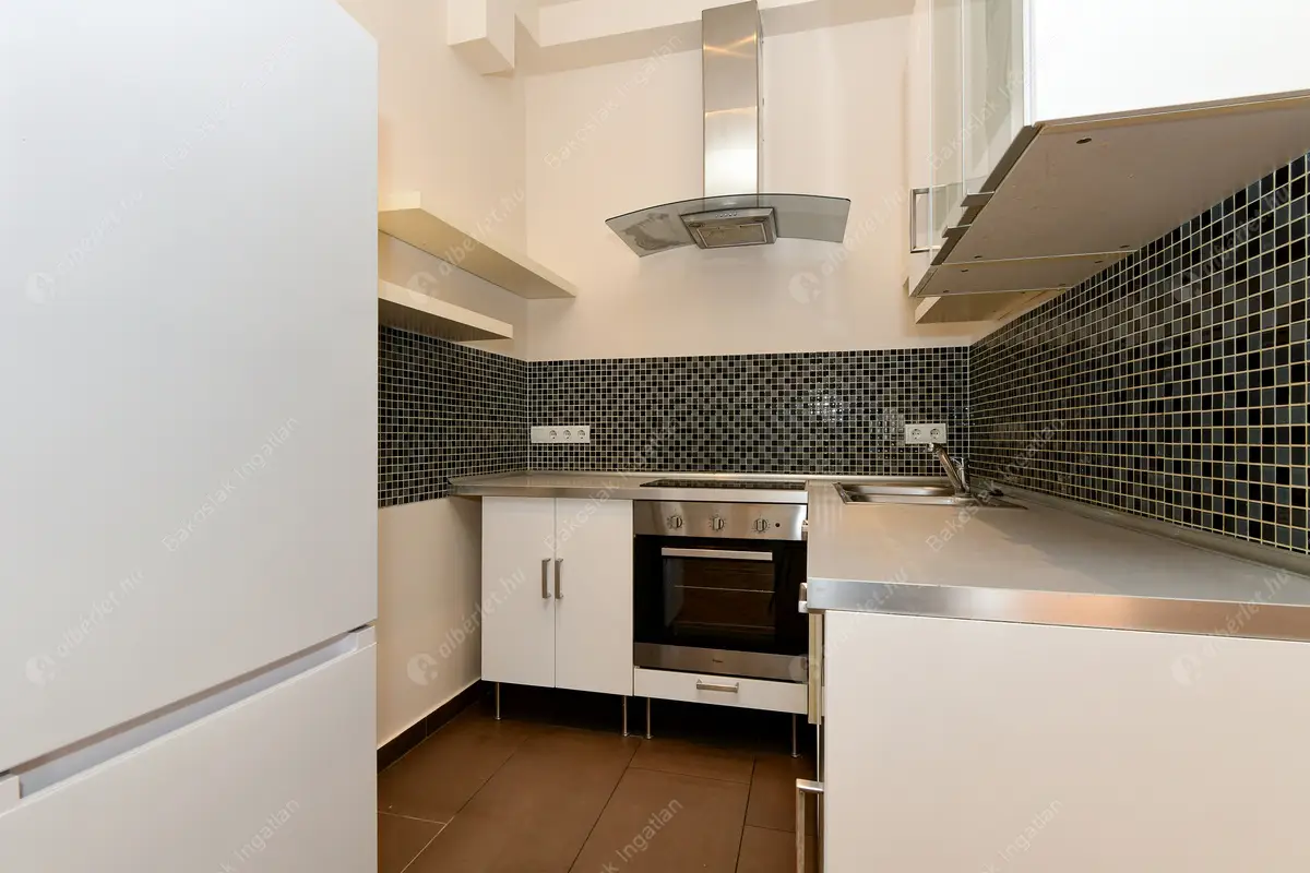 Kiadó albérlet 388000 Ft/hó áron: Budapest, VII. kerület  Károly körút. Mérete: 90 nm, 2 szobás | Alberlet.hu - 6424575