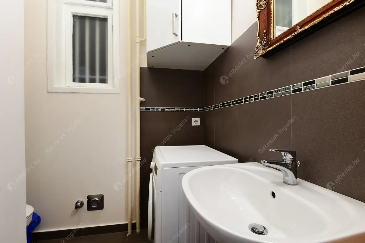 Kiadó albérlet 388000 Ft/hó áron: Budapest, VII. kerület  Károly körút. Mérete: 90 nm, 2 szobás | Alberlet.hu - 6424576