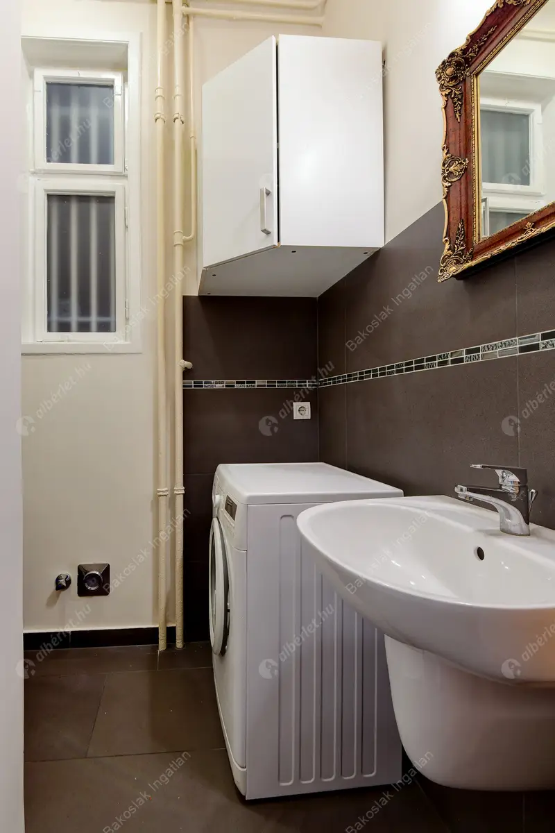 Kiadó albérlet 388000 Ft/hó áron: Budapest, VII. kerület  Károly körút. Mérete: 90 nm, 2 szobás | Alberlet.hu - 6424577