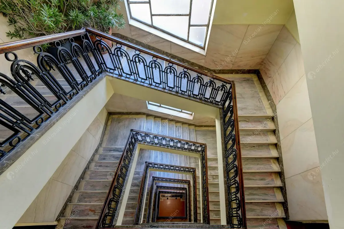 Kiadó albérlet 388000 Ft/hó áron: Budapest, VII. kerület  Károly körút. Mérete: 90 nm, 2 szobás | Alberlet.hu - 6424580