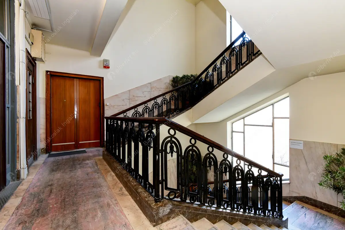 Kiadó albérlet 388000 Ft/hó áron: Budapest, VII. kerület  Károly körút. Mérete: 90 nm, 2 szobás | Alberlet.hu - 6424581