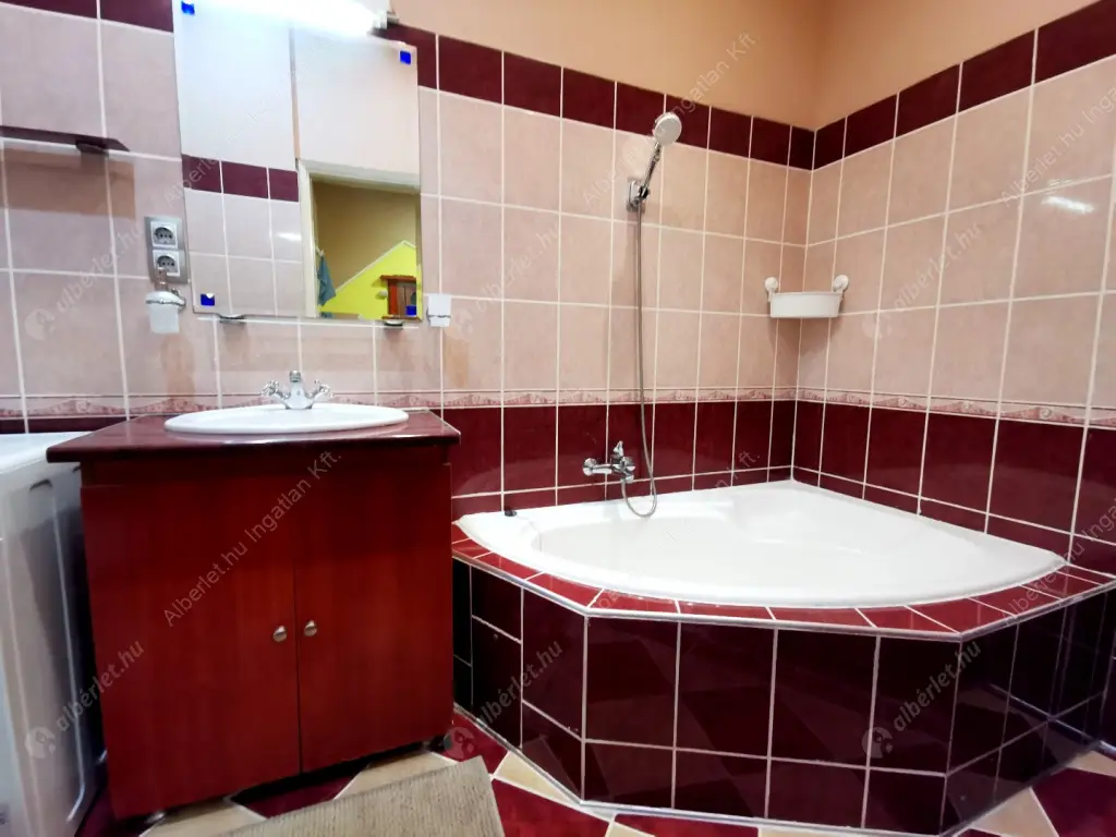 Kiadó albérlet 180000 Ft/hó áron: Budapest, VII. kerület  Kazinczy utca. Mérete: 31 nm, 1 szobás | Alberlet.hu - 6586527