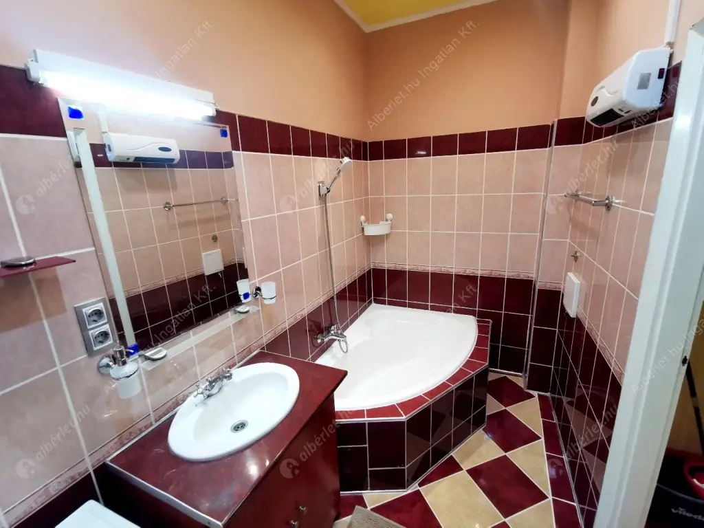 Kiadó albérlet 180000 Ft/hó áron: Budapest, VII. kerület  Kazinczy utca. Mérete: 31 nm, 1 szobás | Alberlet.hu - 6586528