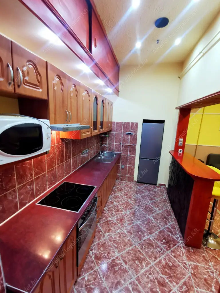 Kiadó albérlet 180000 Ft/hó áron: Budapest, VII. kerület  Kazinczy utca. Mérete: 31 nm, 1 szobás | Alberlet.hu - 6586535