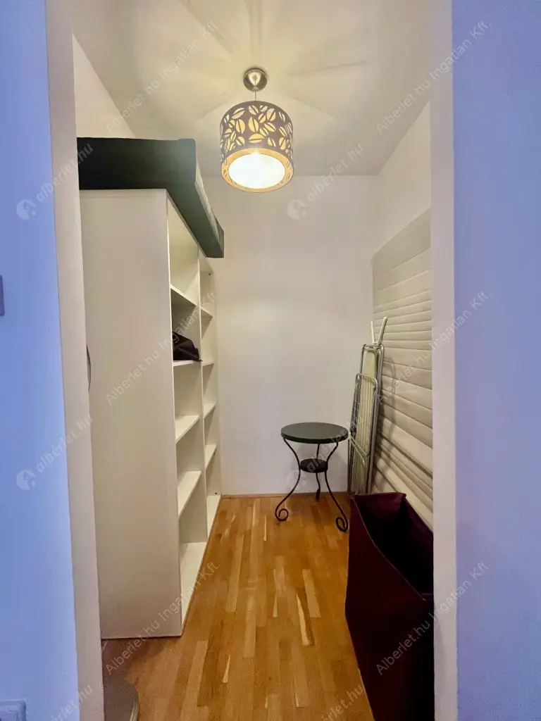 Kiadó albérlet 350000 Ft/hó áron: Budapest, VII. kerület  Kazinczy utca. Mérete: 71 nm, 3 szobás | Alberlet.hu - 6516233