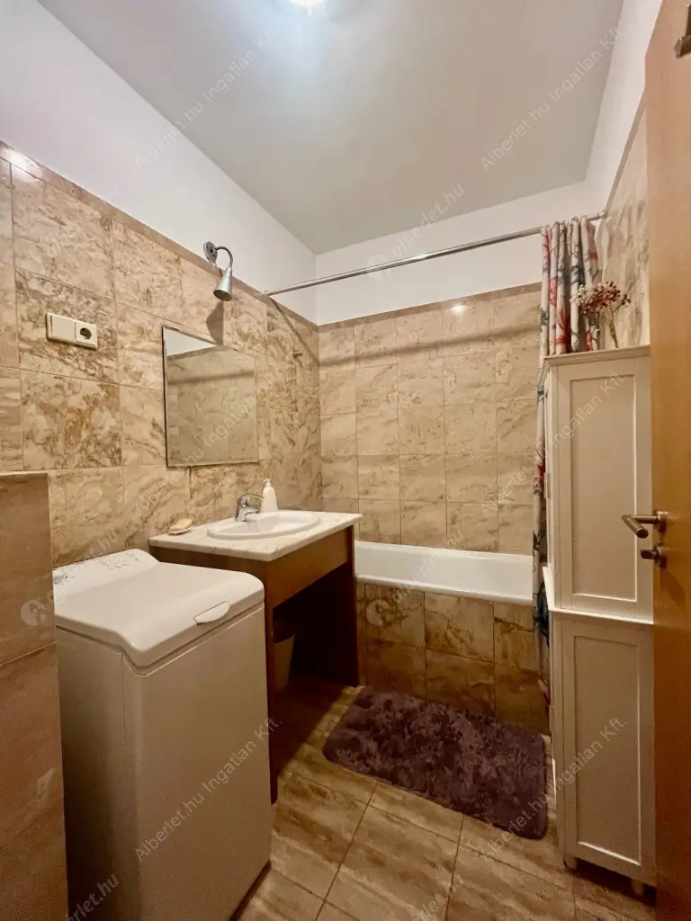 Kiadó albérlet 350000 Ft/hó áron: Budapest, VII. kerület  Kazinczy utca. Mérete: 71 nm, 3 szobás | Alberlet.hu - 6516234