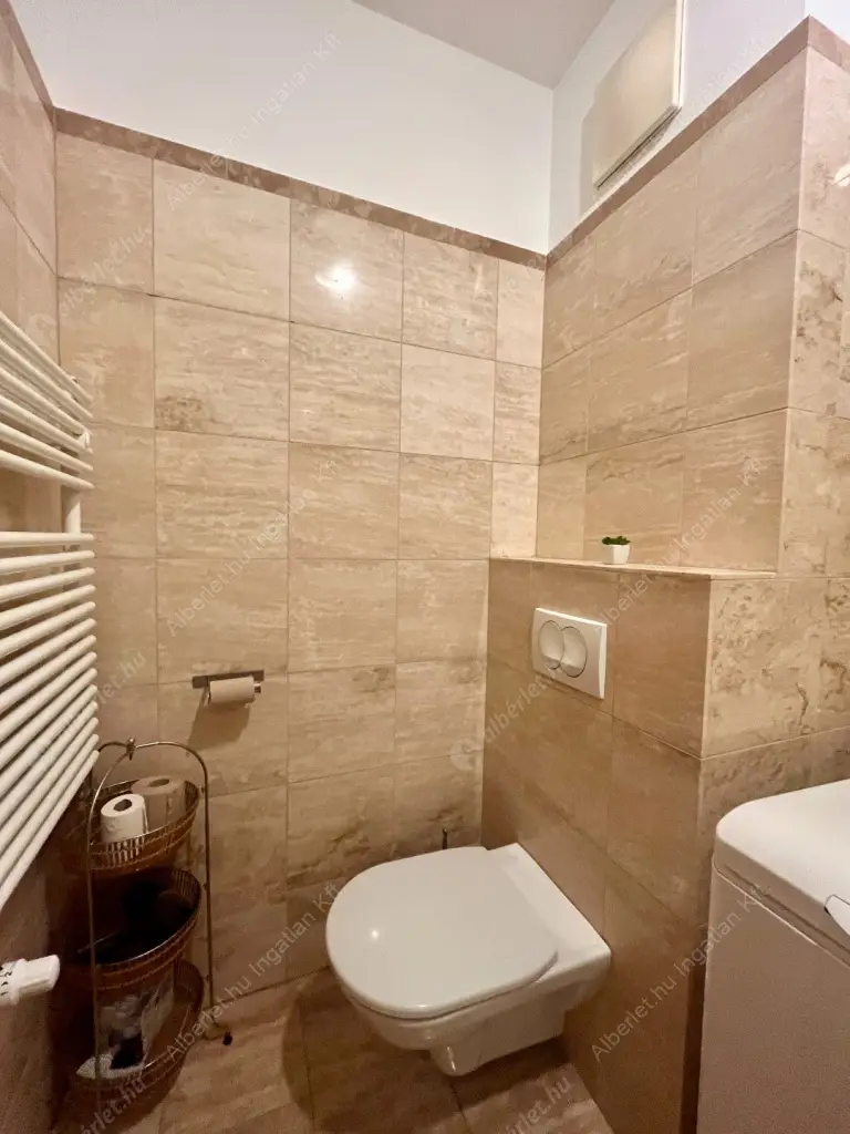 Kiadó albérlet 350000 Ft/hó áron: Budapest, VII. kerület  Kazinczy utca. Mérete: 71 nm, 3 szobás | Alberlet.hu - 6516236