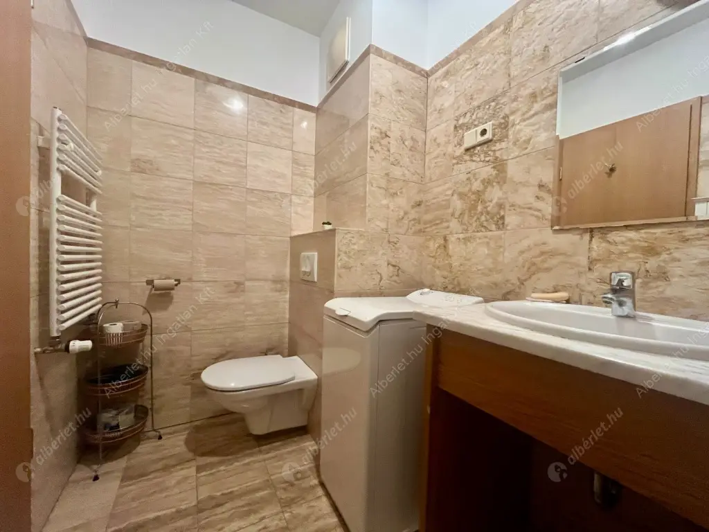 Kiadó albérlet 350000 Ft/hó áron: Budapest, VII. kerület  Kazinczy utca. Mérete: 71 nm, 3 szobás | Alberlet.hu - 6516237