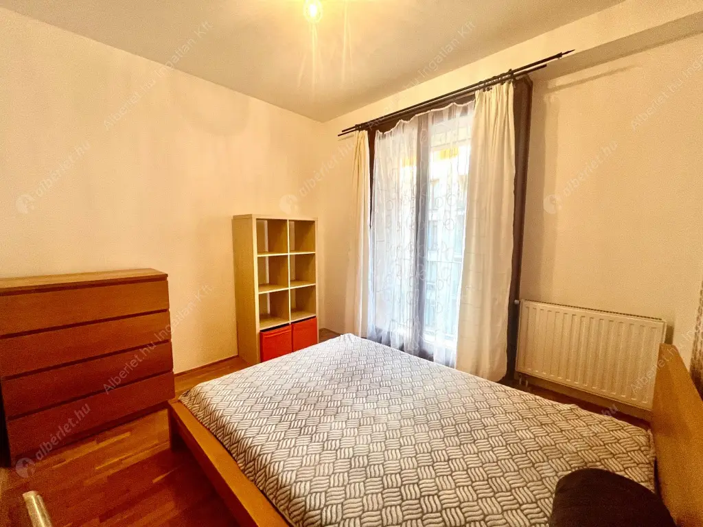 Kiadó albérlet 350000 Ft/hó áron: Budapest, VII. kerület  Kazinczy utca. Mérete: 71 nm, 3 szobás | Alberlet.hu - 6516239