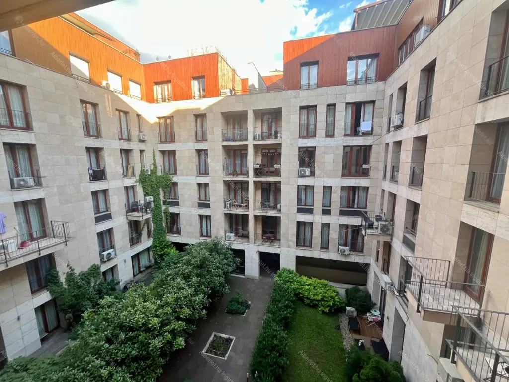 Kiadó albérlet 350000 Ft/hó áron: Budapest, VII. kerület  Kazinczy utca. Mérete: 71 nm, 3 szobás | Alberlet.hu - 6684018