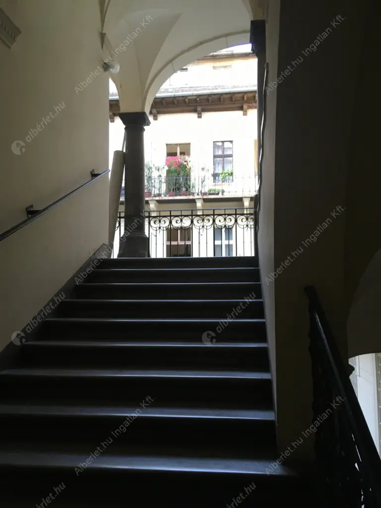 Kiadó albérlet 350000 Ft/hó áron: Budapest, VII. kerület  Kertész utca. Mérete: 96 nm, 3 szobás | Alberlet.hu - 6576403