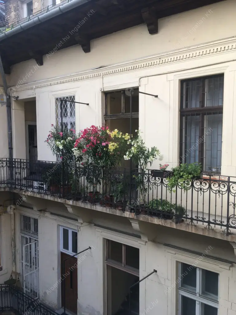 Kiadó albérlet 349000 Ft/hó áron: Budapest, VII. kerület  Kertész utca. Mérete: 96 nm, 3 szobás | Alberlet.hu - 6590839