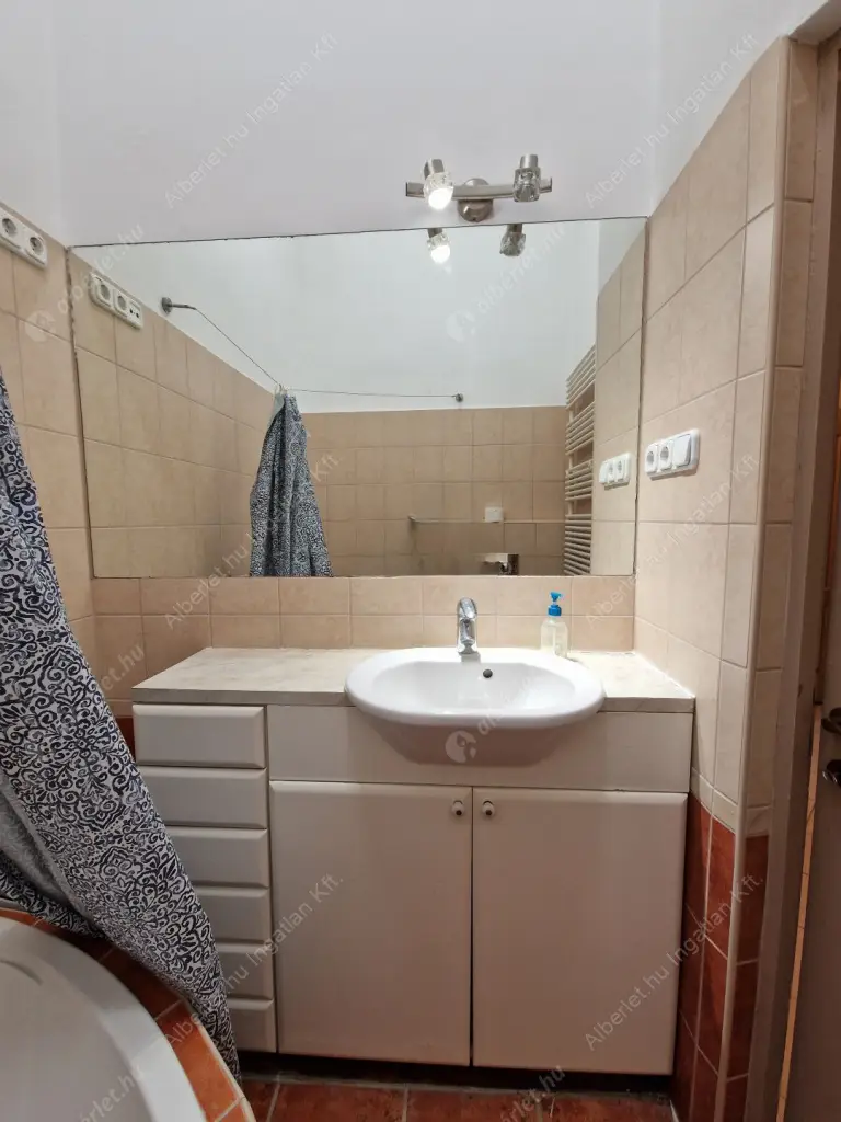 Kiadó albérlet 280000 Ft/hó áron: Budapest, VII. kerület  Király utca. Mérete: 73 nm, 2 szobás | Alberlet.hu - 6569865