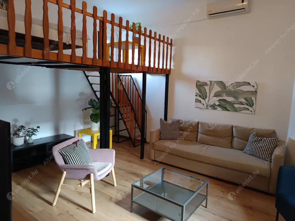 Kiadó albérlet 250000 Ft/hó áron: Budapest, VII. kerület  Klauzál tér. Mérete: 37 nm, 1 szobás | Alberlet.hu - 6582561