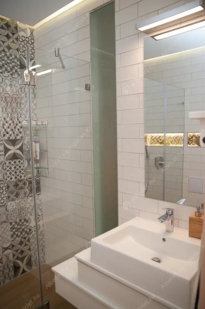 Kiadó albérlet 401000 Ft/hó áron: Budapest, VII. kerület  Madách Imre tér. Mérete: 59 nm, 2 szobás | Alberlet.hu - 6517401