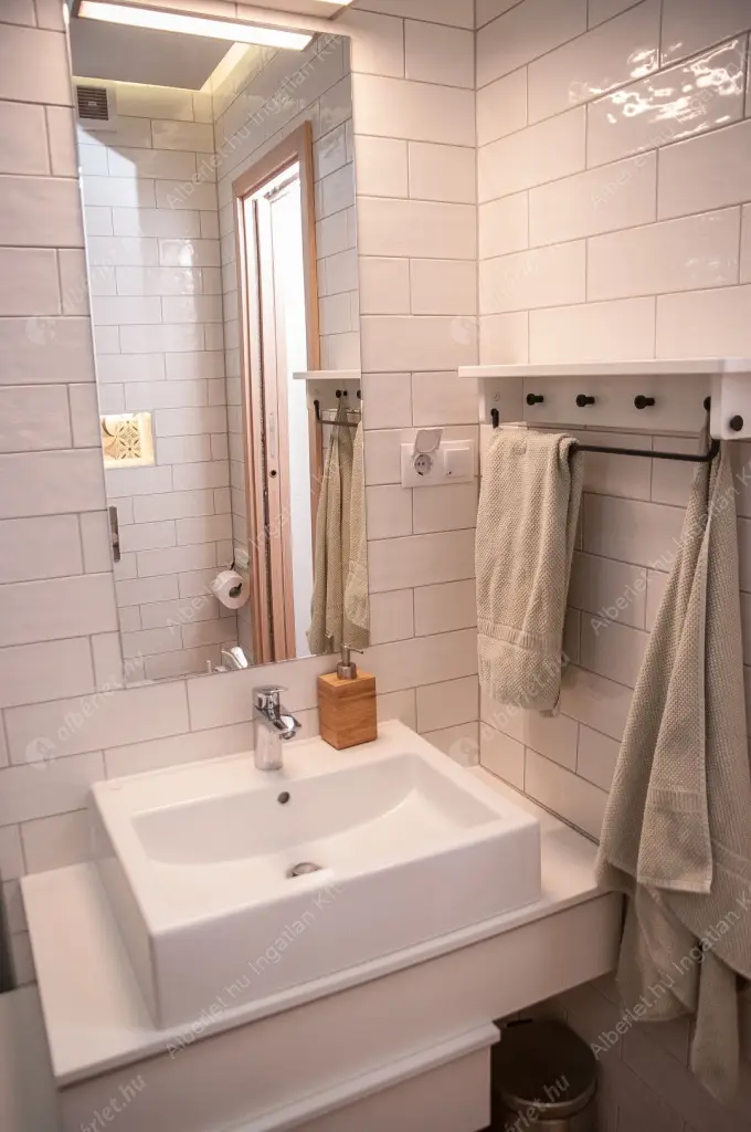 Kiadó albérlet 401000 Ft/hó áron: Budapest, VII. kerület  Madách Imre tér. Mérete: 59 nm, 2 szobás | Alberlet.hu - 6517402