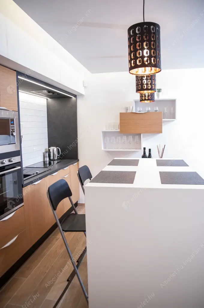 Kiadó albérlet 401000 Ft/hó áron: Budapest, VII. kerület  Madách Imre tér. Mérete: 59 nm, 2 szobás | Alberlet.hu - 6517407