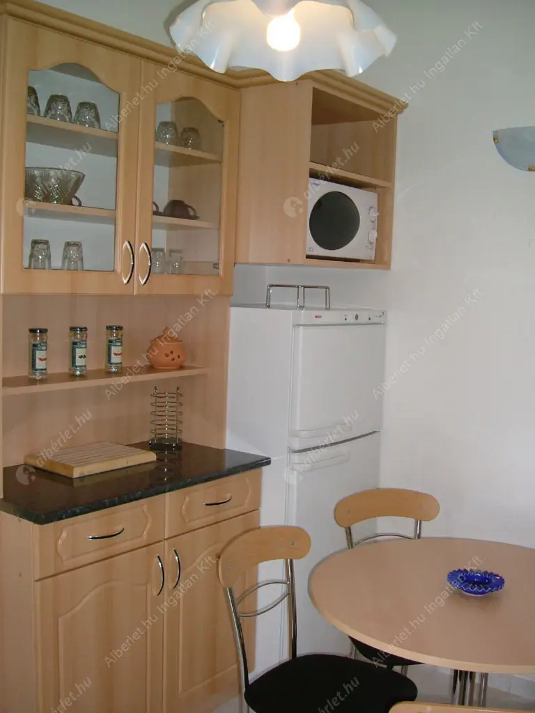 Kiadó albérlet 280000 Ft/hó áron: Budapest, VII. kerület  Madách Imre út. Mérete: 52 nm, 2 szobás | Alberlet.hu - 6557987
