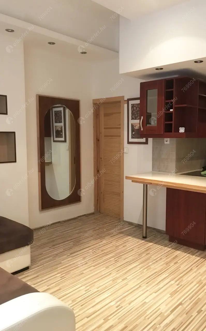 Kiadó albérlet 232000 Ft/hó áron: Budapest, VII. kerület  Madách tér. Mérete: 27 nm, 1 szobás | Alberlet.hu - 6563213