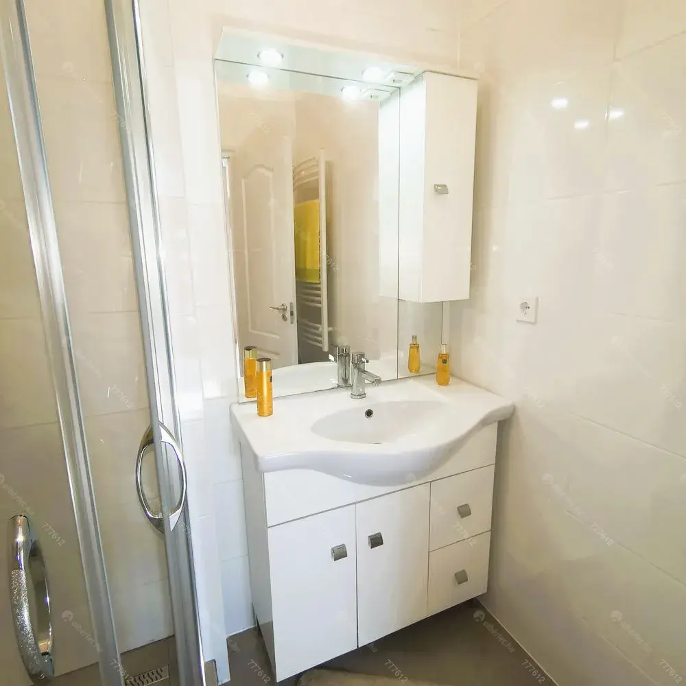 Kiadó albérlet 190000 Ft/hó áron: Budapest, VII. kerület  Nefelejcs . Mérete: 30 nm, 1 szobás | Alberlet.hu - 6706936