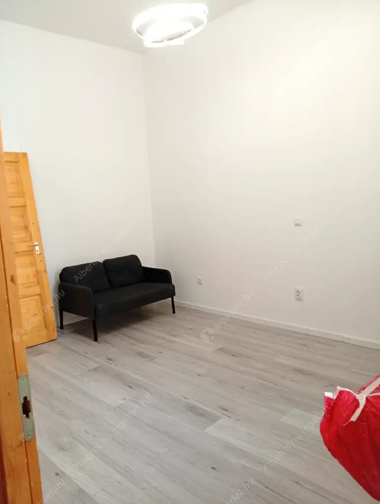 Kiadó albérlet 190000 Ft/hó áron: Budapest, VII. kerület  Nefelejcs utca. Mérete: 28 nm, 1 szobás | Alberlet.hu - 6597292