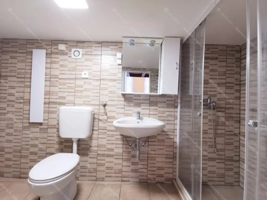 Kiadó albérlet 200000 Ft/hó áron: Budapest, VII. kerület  Nefelejcs utca. Mérete: 48 nm, 1 szobás | Alberlet.hu - 6705432