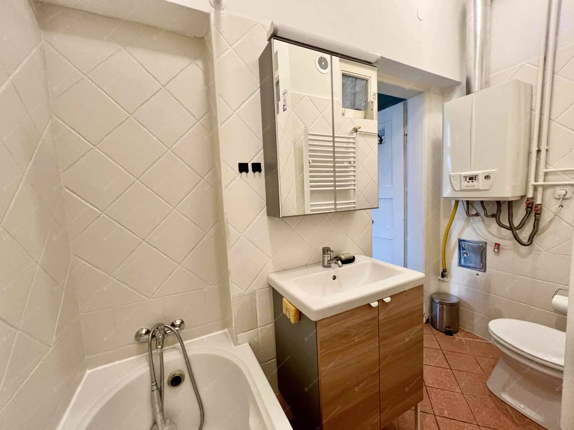 Kiadó albérlet 260000 Ft/hó áron: Budapest, VII. kerület  Péterfy Sándor utca. Mérete: 70 nm, 2 szobás | Alberlet.hu - 6631124