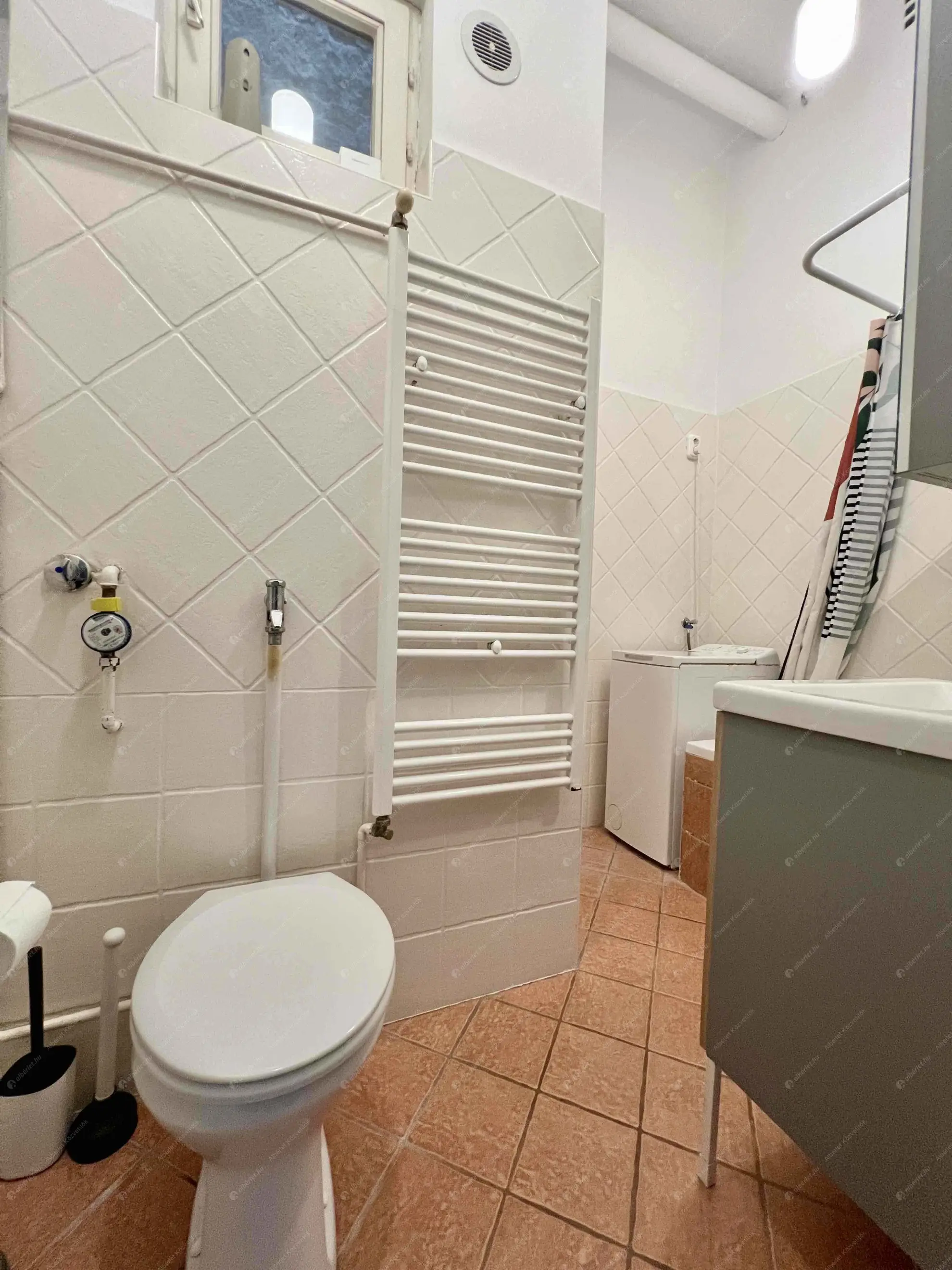 Kiadó albérlet 260000 Ft/hó áron: Budapest, VII. kerület  Péterfy Sándor utca. Mérete: 70 nm, 2 szobás | Alberlet.hu - 6631125