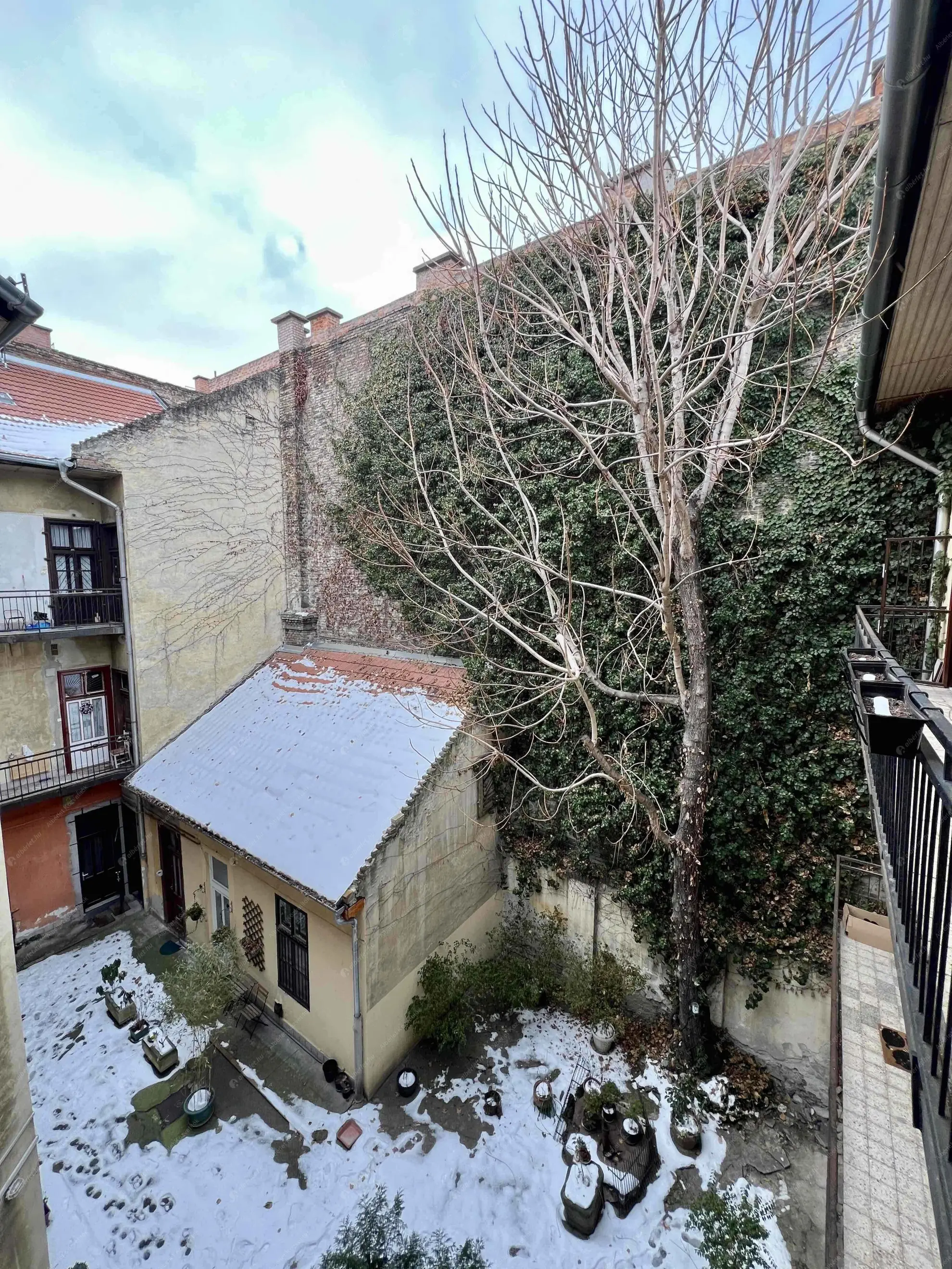 Kiadó albérlet 260000 Ft/hó áron: Budapest, VII. kerület  Péterfy Sándor utca. Mérete: 70 nm, 2 szobás | Alberlet.hu - 6631133