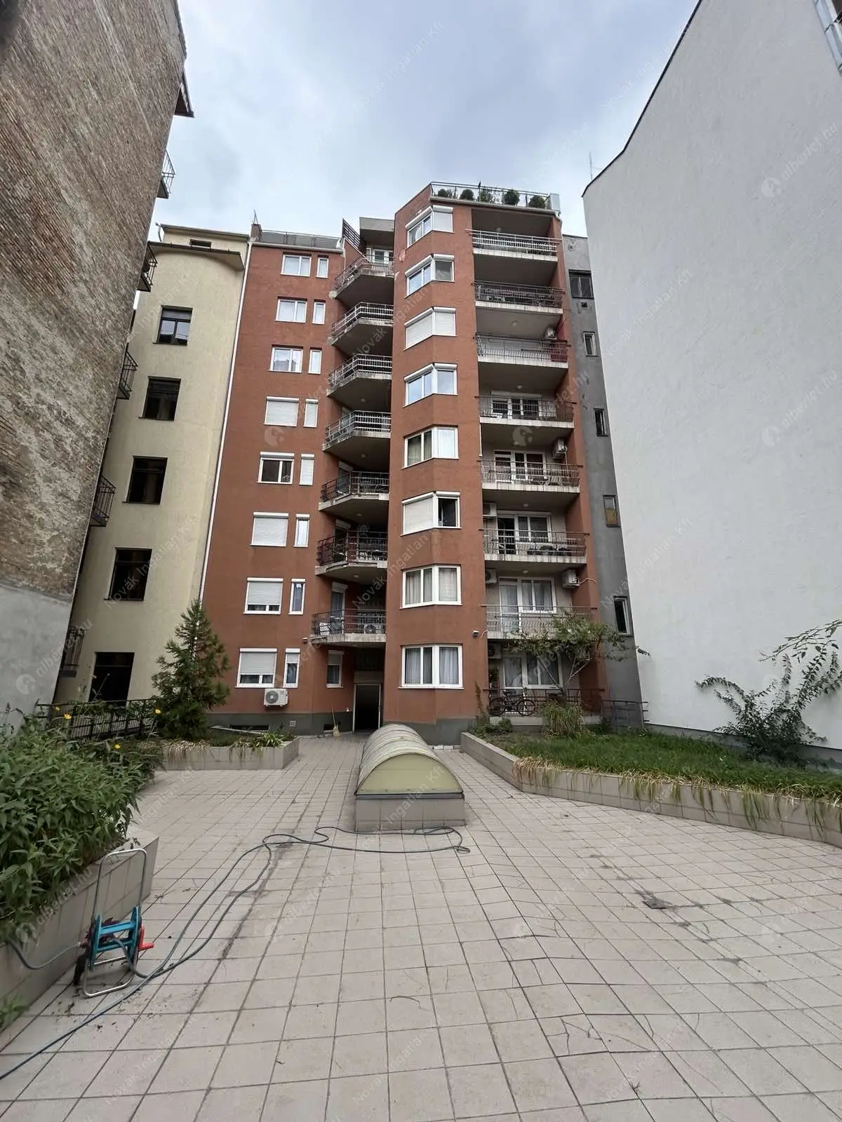 Kiadó albérlet 400000 Ft/hó áron: Budapest, VII. kerület  Péterfy Sándor utca. Mérete: 78 nm, 2 szobás | Alberlet.hu - 6574093