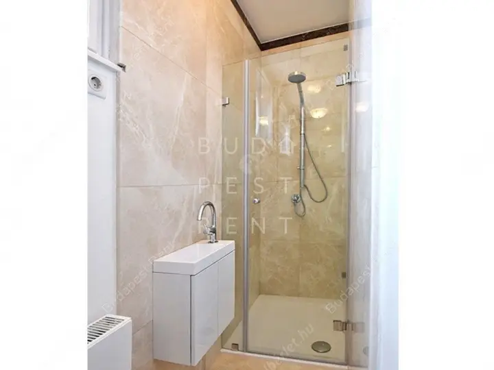 Kiadó albérlet 718000 Ft/hó áron: Budapest, VII. kerület  Rákóczi út. Mérete: 100 nm, 2 szobás | Alberlet.hu - 5939750