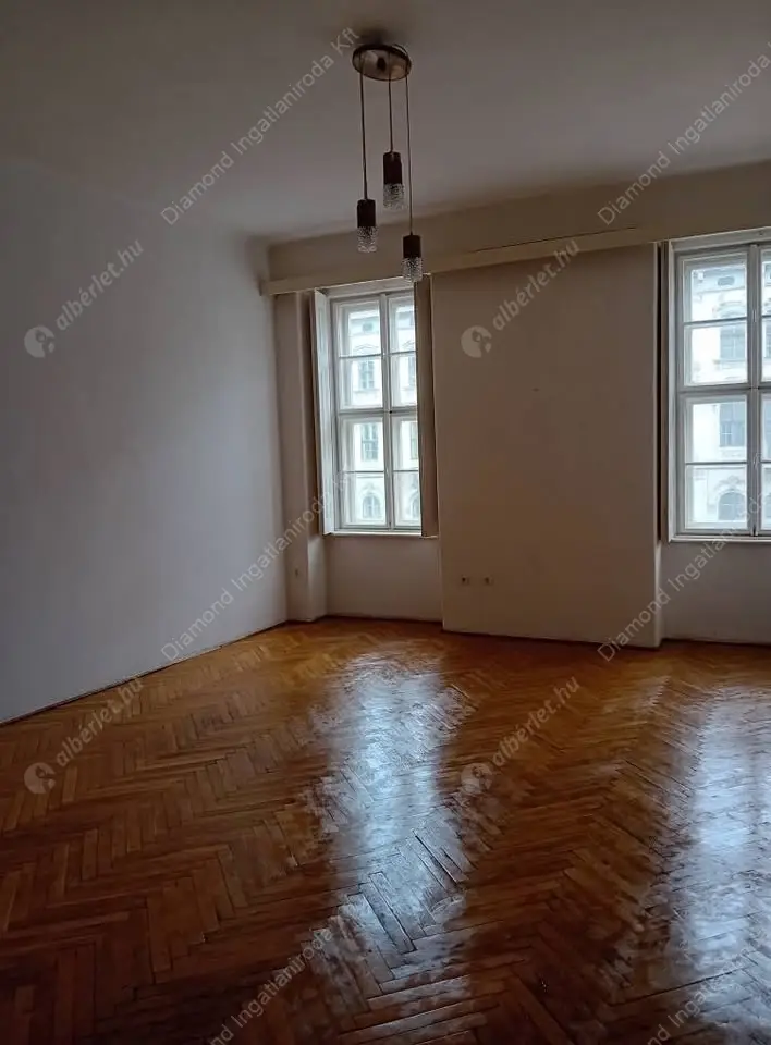 Kiadó albérlet 250000 Ft/hó áron: Budapest, VII. kerület  Rákóczi út. Mérete: 65 nm, 2 szobás | Alberlet.hu - 6545167