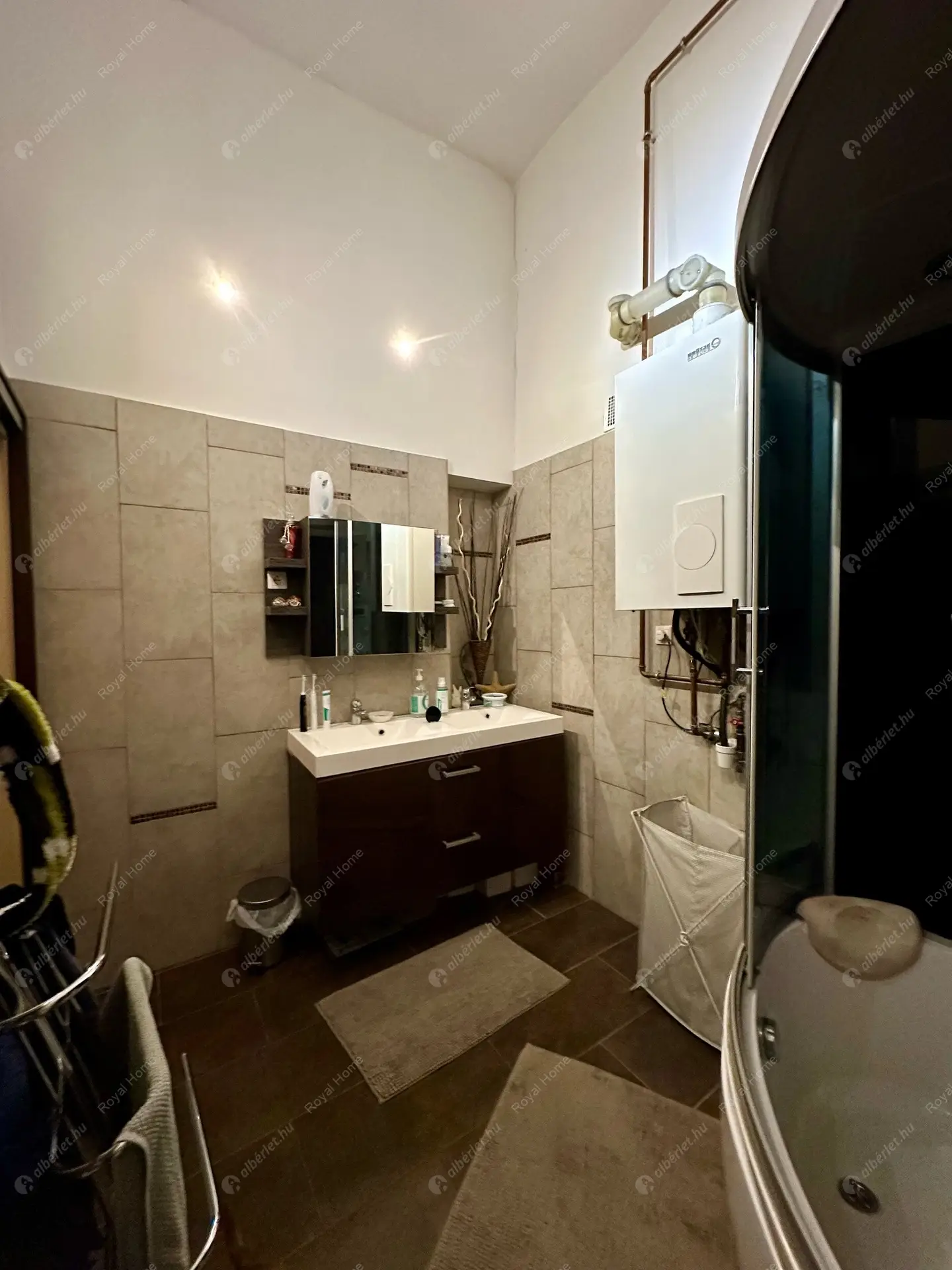 Kiadó albérlet 330000 Ft/hó áron: Budapest, VII. kerület  Rákóczi út. Mérete: 72 nm, 3 szobás | Alberlet.hu - 6172588