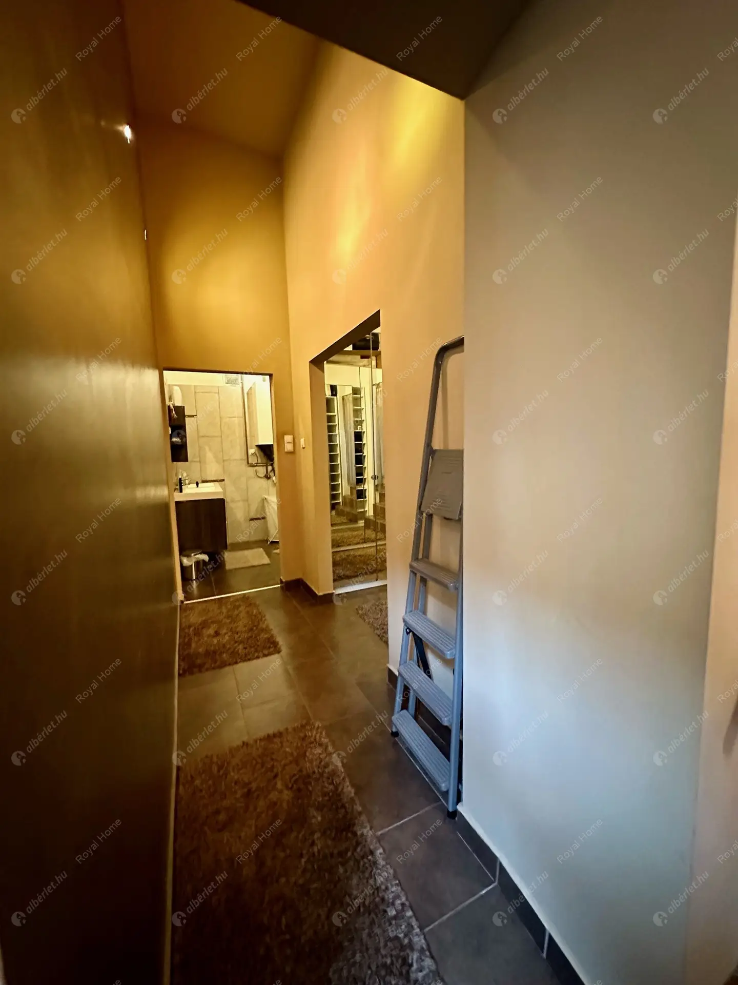 Kiadó albérlet 330000 Ft/hó áron: Budapest, VII. kerület  Rákóczi út. Mérete: 72 nm, 3 szobás | Alberlet.hu - 6172593