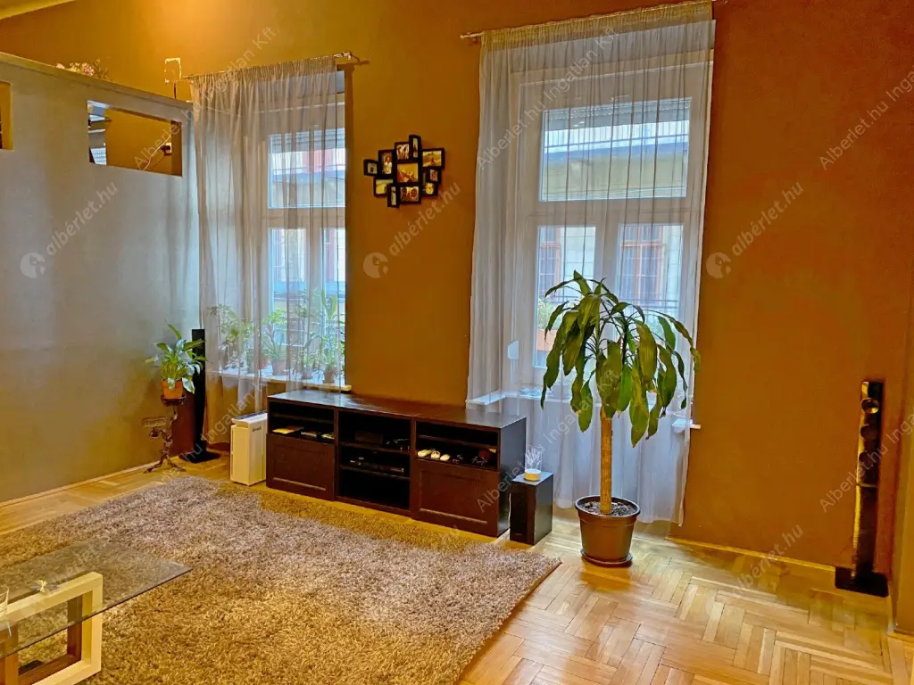 Kiadó albérlet 330000 Ft/hó áron: Budapest, VII. kerület  Rákóczi út. Mérete: 72 nm, 3 szobás | Alberlet.hu - 6173244