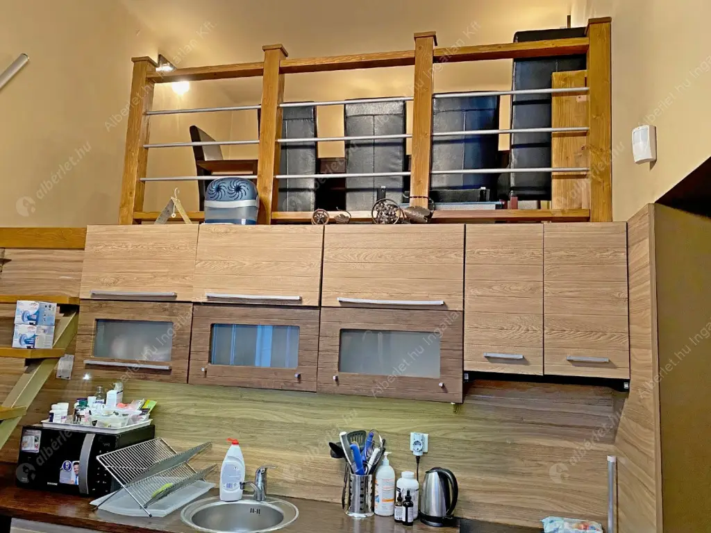 Kiadó albérlet 330000 Ft/hó áron: Budapest, VII. kerület  Rákóczi út. Mérete: 72 nm, 3 szobás | Alberlet.hu - 6173258