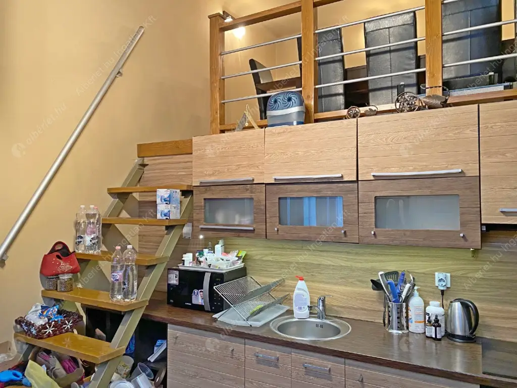 Kiadó albérlet 330000 Ft/hó áron: Budapest, VII. kerület  Rákóczi út. Mérete: 72 nm, 3 szobás | Alberlet.hu - 6173259