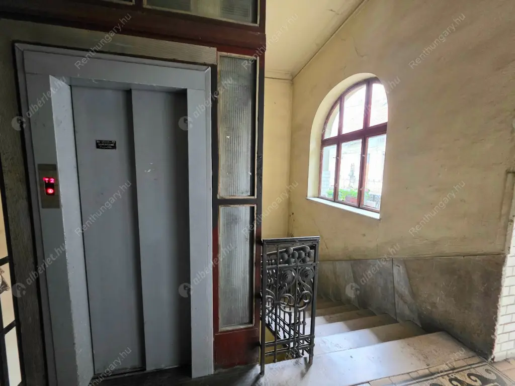 Kiadó albérlet 320000 Ft/hó áron: Budapest, VII. kerület  Rákóczi út. Mérete: 86 nm, 2 szobás | Alberlet.hu - 6585440