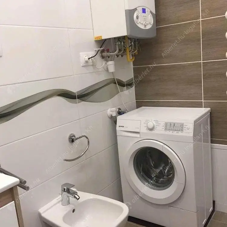 Kiadó albérlet 215000 Ft/hó áron: Budapest, VII. kerület  Rejtő Jenő utca. Mérete: 42 nm, 1 szobás | Alberlet.hu - 6075785