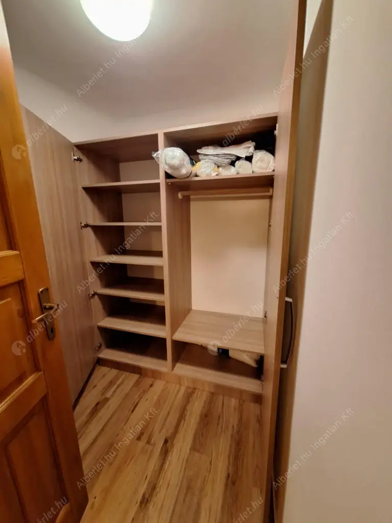 Kiadó albérlet 225000 Ft/hó áron: Budapest, VII. kerület  Síp utca. Mérete: 41 nm, 1 szobás | Alberlet.hu - 6613258