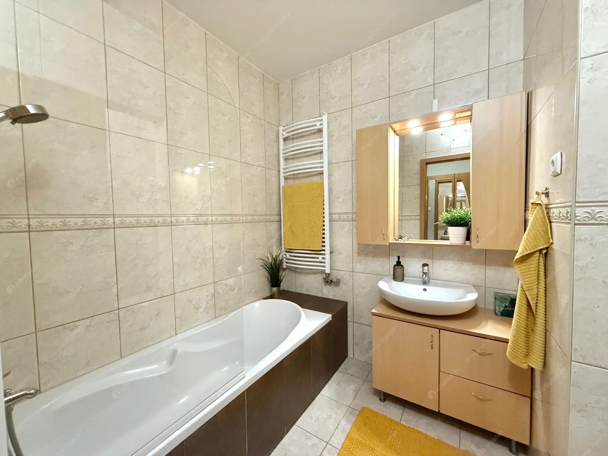 Kiadó albérlet 320000 Ft/hó áron: Budapest, VII. kerület  Síp utca. Mérete: 49 nm, 2 szobás | Alberlet.hu - 6582012