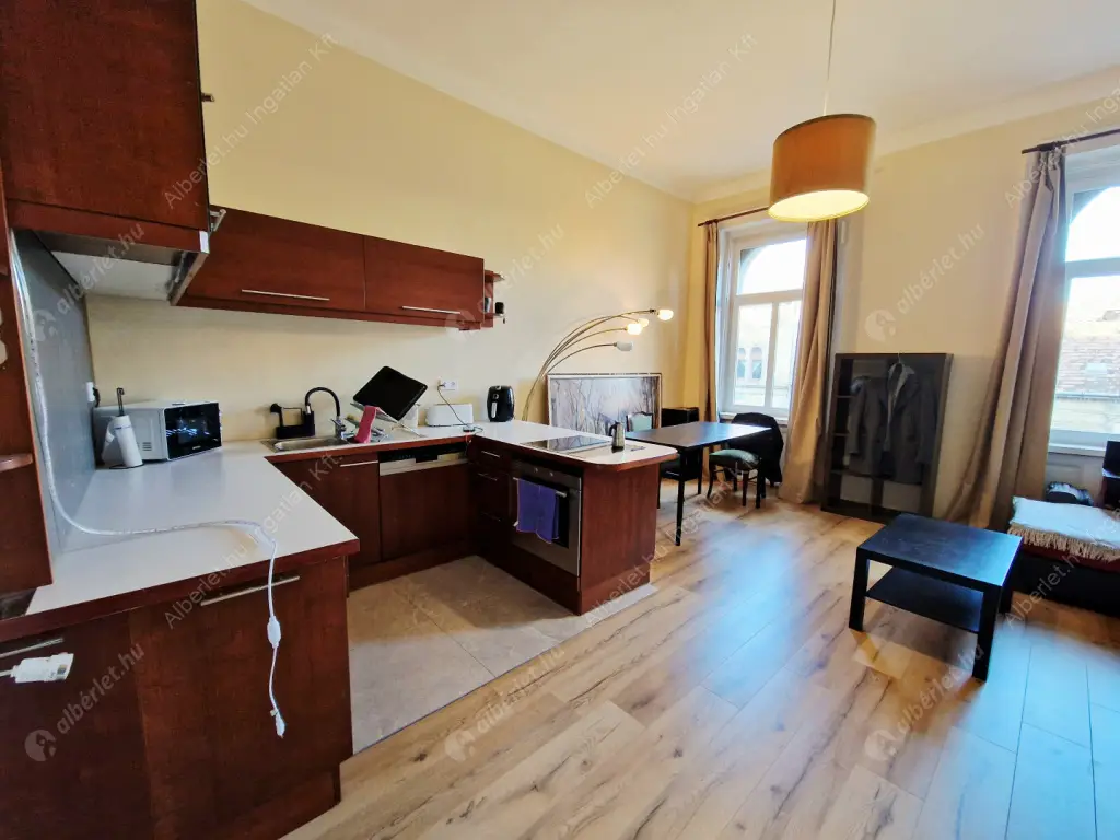 Kiadó albérlet 270000 Ft/hó áron: Budapest, VII. kerület  Thököly út. Mérete: 60 nm, 1 szobás | Alberlet.hu - 6584719