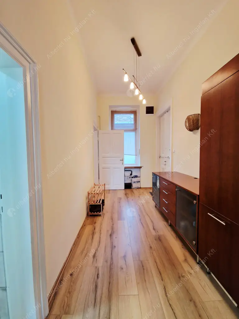 Kiadó albérlet 270000 Ft/hó áron: Budapest, VII. kerület  Thököly út. Mérete: 60 nm, 1 szobás | Alberlet.hu - 6584733