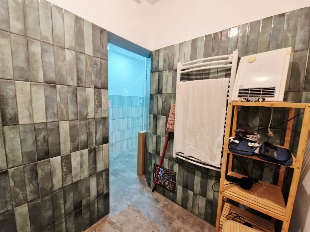 Kiadó albérlet 270000 Ft/hó áron: Budapest, VII. kerület  Thököly út. Mérete: 60 nm, 1 szobás | Alberlet.hu - 6584737